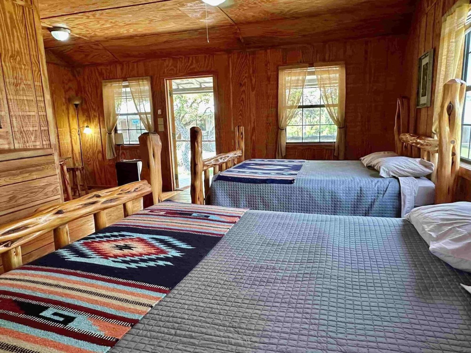 Crc Ranch Retreat Hotel Bandera Room photo