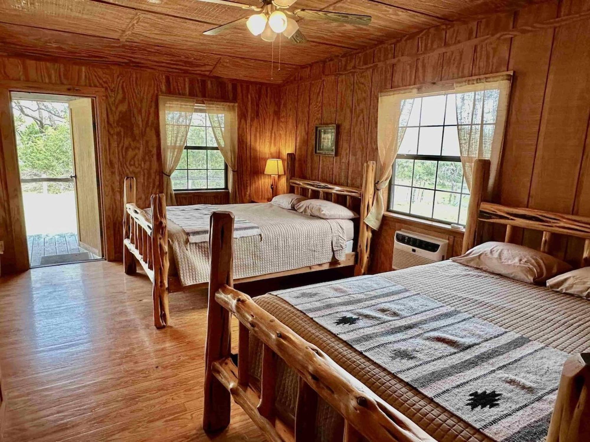 Crc Ranch Retreat Hotel Bandera Room photo