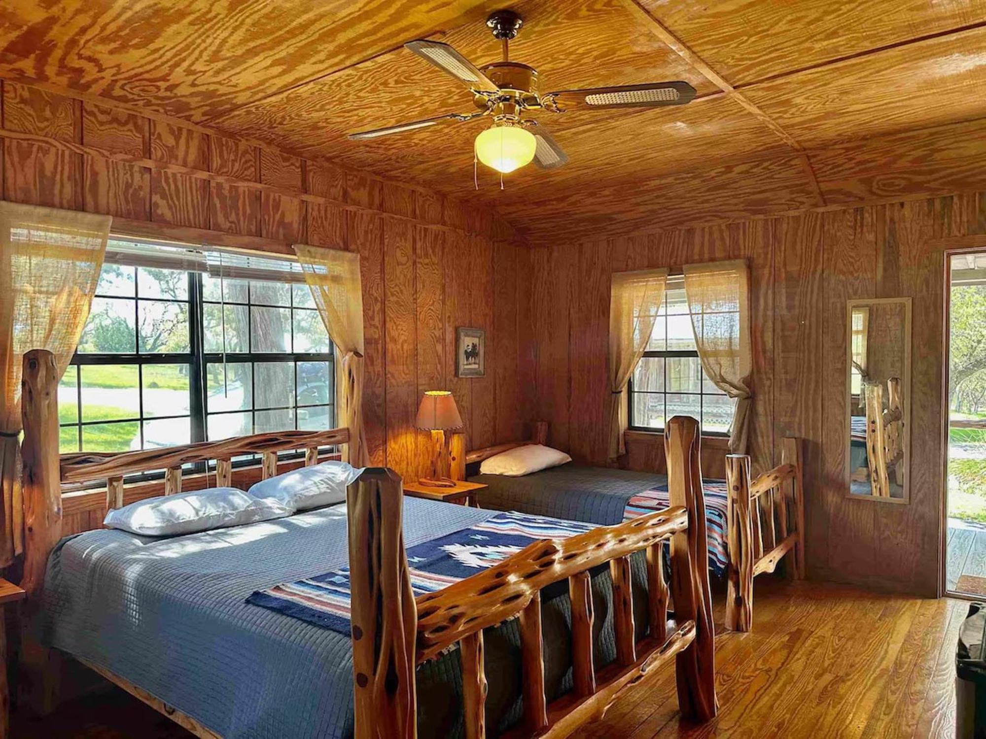 Crc Ranch Retreat Hotel Bandera Room photo