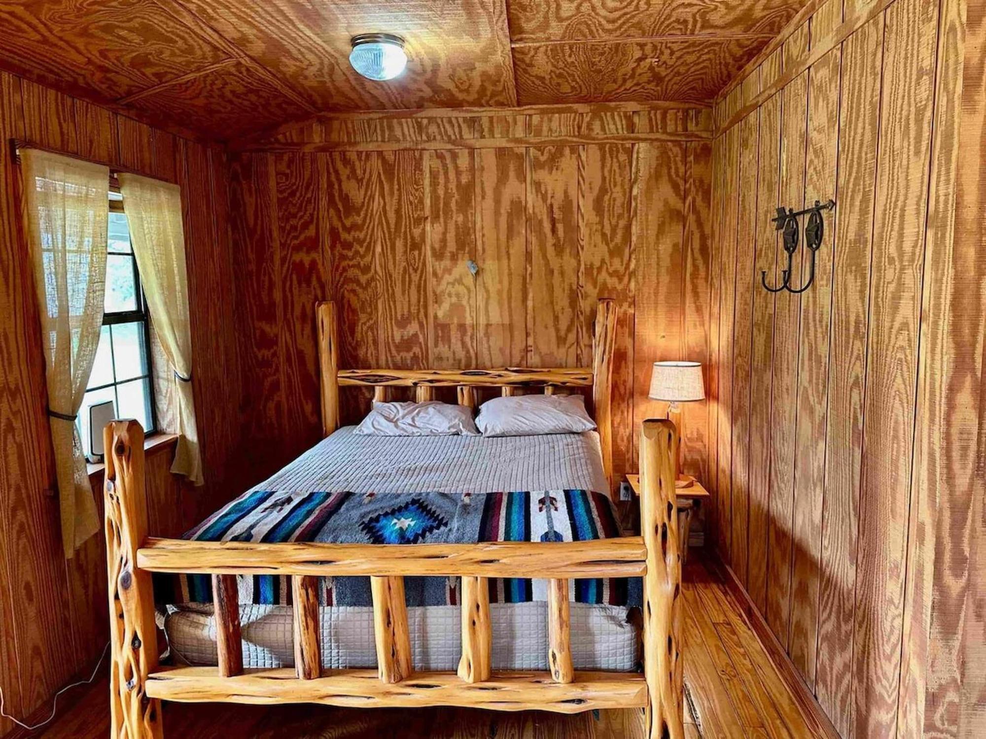 Crc Ranch Retreat Hotel Bandera Room photo